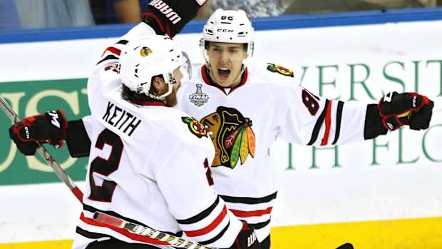 Teravainen-keith-blackhawks-celebrate-stanley-cup-final-Game1.jpg